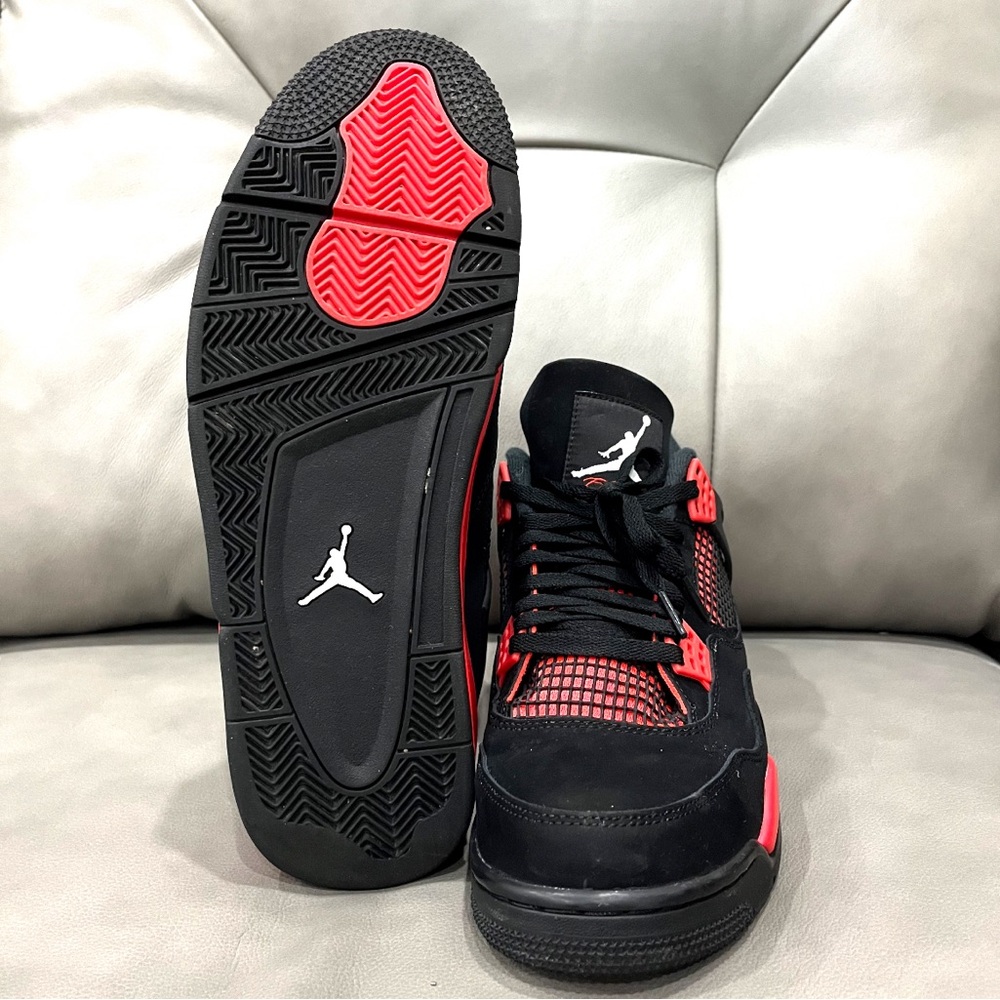 Jordan Men's Black and Red Sneakers